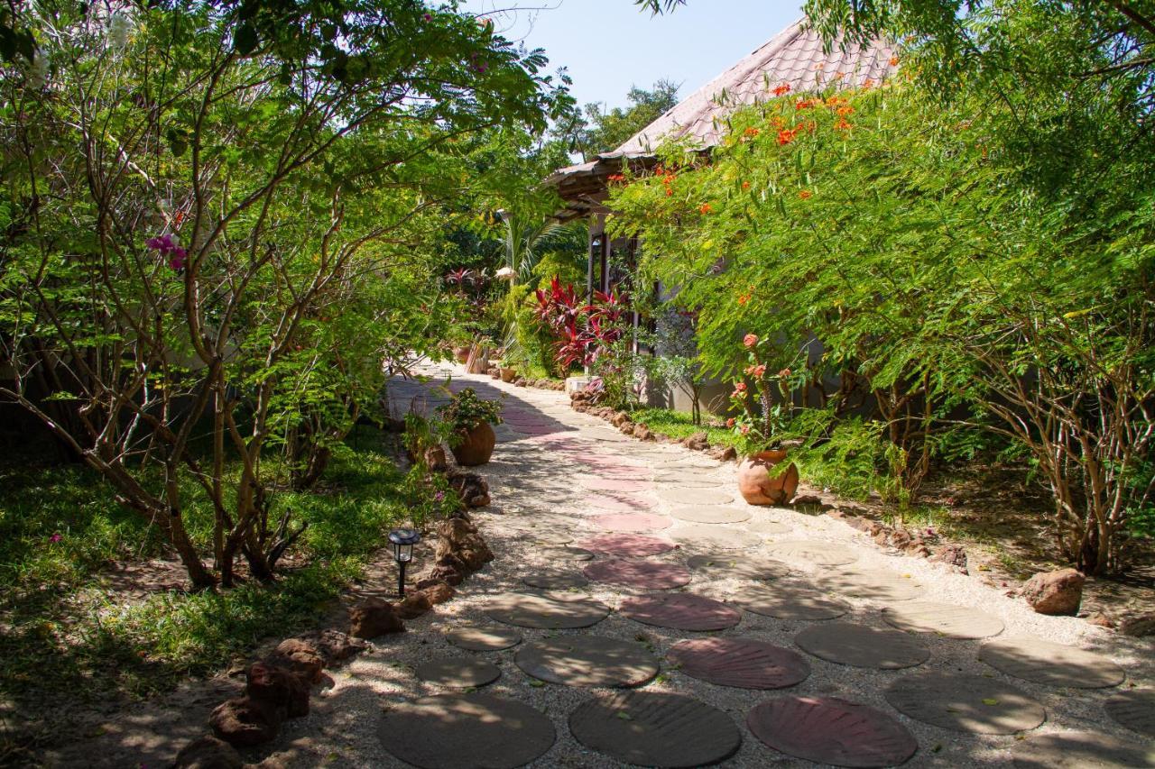 Mama Africa Art Residence & Art Center Gambia Tanji 外观 照片